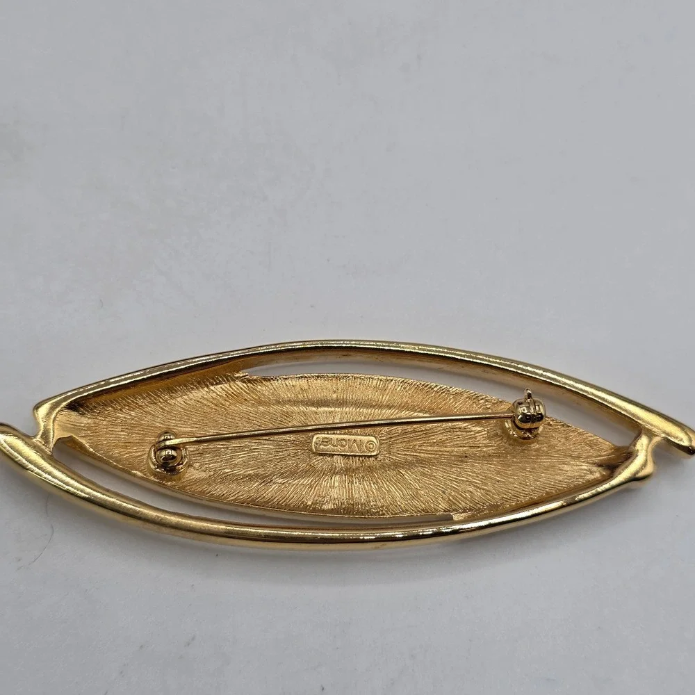 Monet vintage brooch